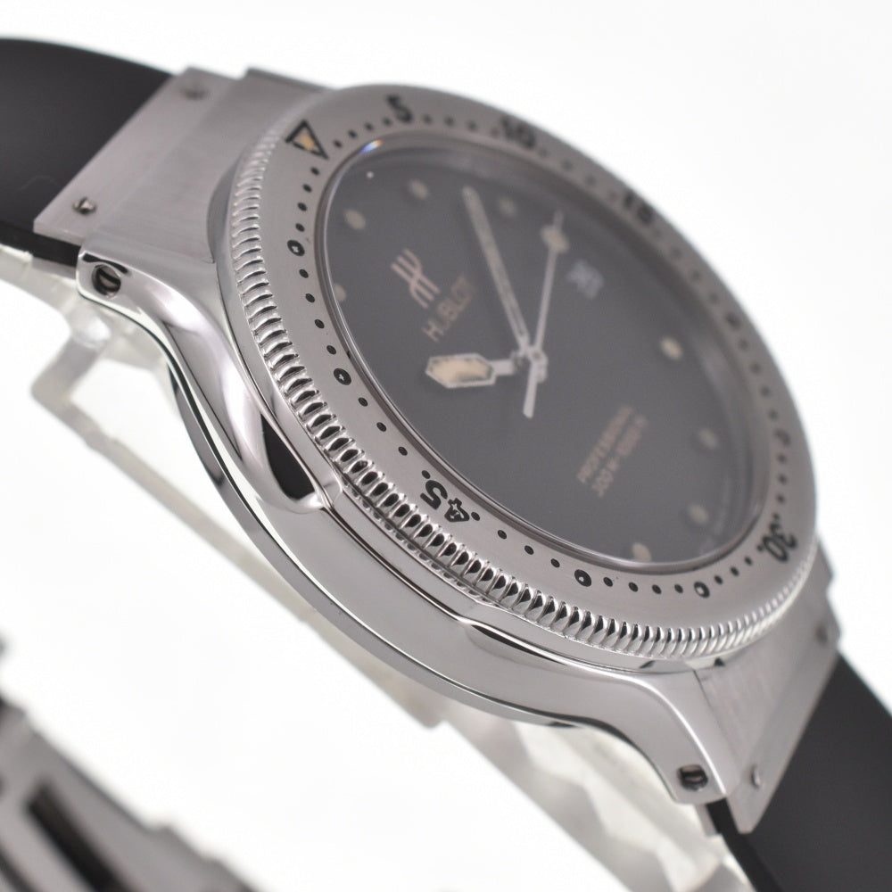 HUBLOT MDM Professional 300M 1550.127.1 Date Stainless Steel / Rubber black Dial Automatic Men's
 Watch G#139124